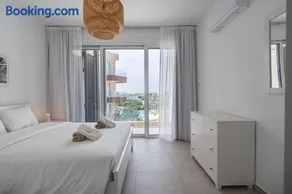 Stylish Poolside Villa at Paphos - Image 3