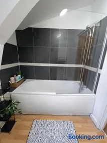 1 bed flat, free parking, canalside, sleeps 2 - Image 5