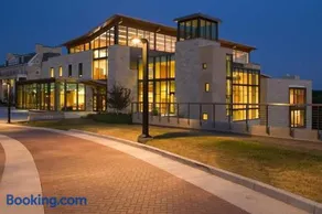 Downtown Lawrence University - Edge of Campus Perfect for Families - Image 3
