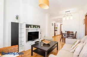 Apartamento Capuchinos Centro by Renthas - Image 1