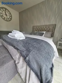 Bright spacious room in Manningtree - Image 3