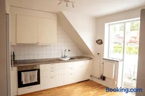Ljus etagevåning med havsutsikt i gamla Borstahusen - Image 4