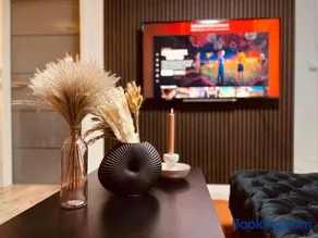 Cologne LUXE Living: Opulent Elegance Unleashed - Image 1