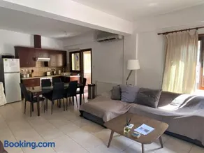 Gold Mountain House - Image 2