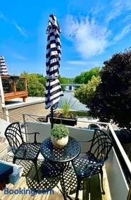 Modern Heritage Oasis with Beautiful Tay Basin View - Image 4