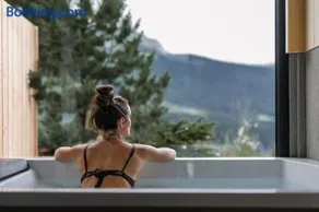 Nuit insolite haute savoie - Unik Lodges Annecy - Le Zénith - Hébergement insolite avec vue sommets, baignoire double et sauna privé - Image 2