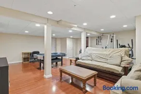 Spacious Edgewater Home Deck & Sleeps 10 - Image 2