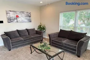 2 Connected Apartments, 6BR 4BA, Sleeps 12, WD -AB- - Image 2