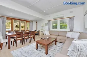 Brokenback Vineyard Cottage - Image 4