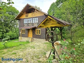 Cabana din Tei, 5 Camere si Semineu, Costisata, Dambovita - Image 1