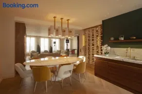 Luxueux Appartement avec balcon, Champs Élysées - Image 2