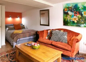 The Garden Room - Image 1