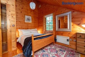 Large Luxury Log Cabin Getaway - Image 3