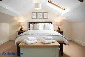 Symonds House, Stowlangtoft Estate - Image 3