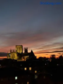 York County House Minster view Free parking NEW - Image 3