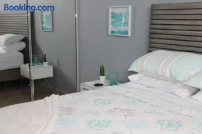 Mar Azul Bay View Apartment - Image 3