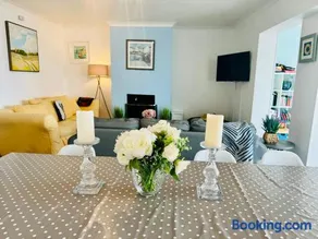Beach house on private beach - Image 4