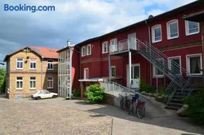 Villa Backstein Schwerin mit zentraler Lage im Grünen kostenfreien Parkplätzen und 8 E - Ladestationen - Image 5