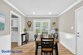 The Beverly House - Image 2