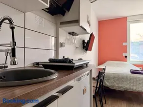 Studio cosy rénové en 2023 Garage - Image 3