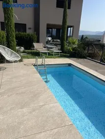 Luxury Apartment with Private Garden & Vineyard Views in Kaltern - Image 1