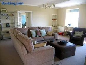 Beautiful spacious old schoolhouse with stunning sea views and beach nearby - Image 2