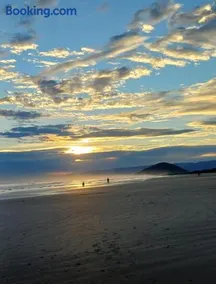 Chácara a 450mt da Praia Boracéia piscina infantil e outra adulto - Image 3