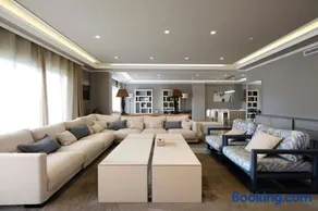 Luxurious Penthouse - Image 4