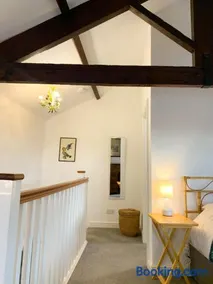 2 Stable Cottage, Llanbethery - Image 5