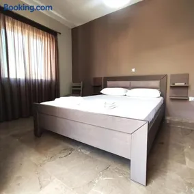 VASO'S APARTMENTS - Image 2