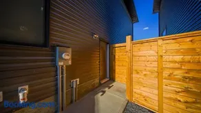 Stylish Private Suite, Private Entry, Full Kitchen, Washer & Dryer with Free Parking Near Kananaskis, Camore, Banff, Lake Louise - Image 2