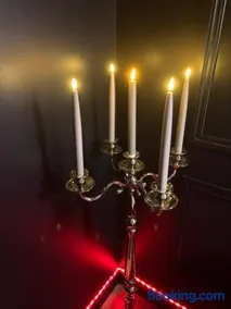 Suite romantique noire et bordeaux - Image 3