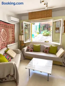 Spacious 2BR Boho Zen House with Private Garden - Image 1