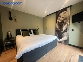 B&B Bardot - Image 4
