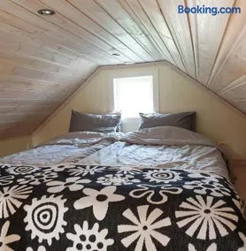 Cabin near lake and beautiful nature reserve. - Image 3