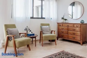 Julius Suite ג'וליוס סוויטה - Image 1
