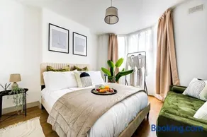 The Hackney Apartment - Image 3