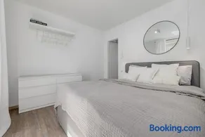 2 BR - Parking garage - Central - Terrace - Wi-Fi - Image 2