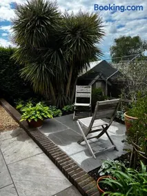 Barnfield house - Image 4
