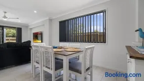 Lavish Beach House On The Surfside - Image 4