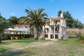 Vitamin Sea Beachfront Villa, Sithonia #FeelsLikeHome - Image 2