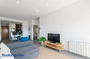 COSY WELL SITUED APARTMENT WITH SEA VIEW - Image 2