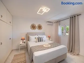 Beach House By The Sea - Image 2