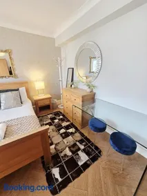 Luxury Beachfront Apartment Brighton Centre - Image 5