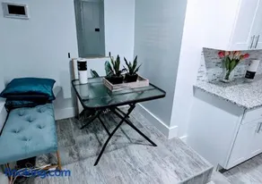 Luxurious 3 Bedroom Apt with a beautiful balcony - Image 2