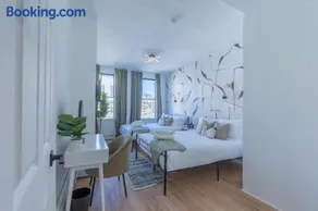City Escape with 2 Baths, 10 beds and We Pay Half Parking for 2 cars, NYC in 15 min - Image 2