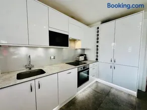 Luxurious 2BR stay in London-GerrardsCross-Wembley-private carpark-short walk to train station - Image 3
