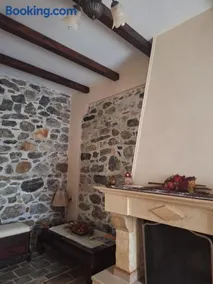 Traditional house in Kampia - Image 2