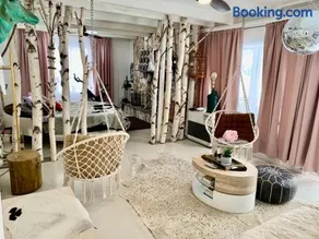 Guest Favorite Garuda Apartment 8 - Image 1