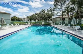 Short drive to Honeymoon Island with Heated Pool - Image 1